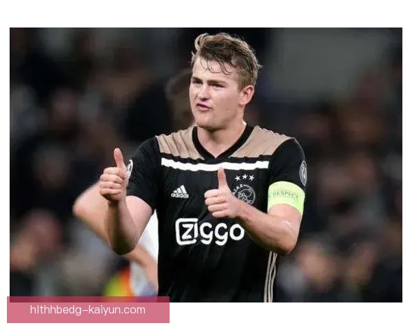 德里赫特战术适配性持续提升，引发球迷对其未来表现的关注。